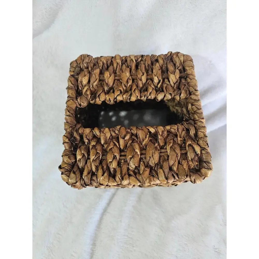 N/A woven wicker